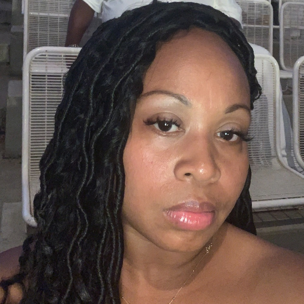 Meet your Posher, Tikila